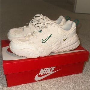 Nike Women’s Tech Hera